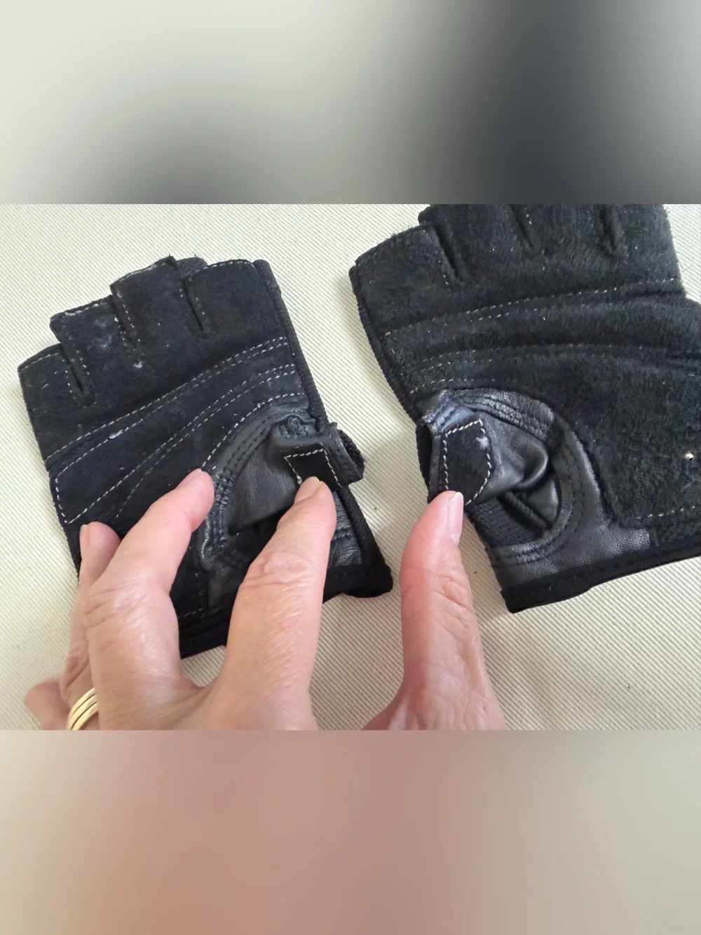 Harbinger Black Fingerless Workout Gloves